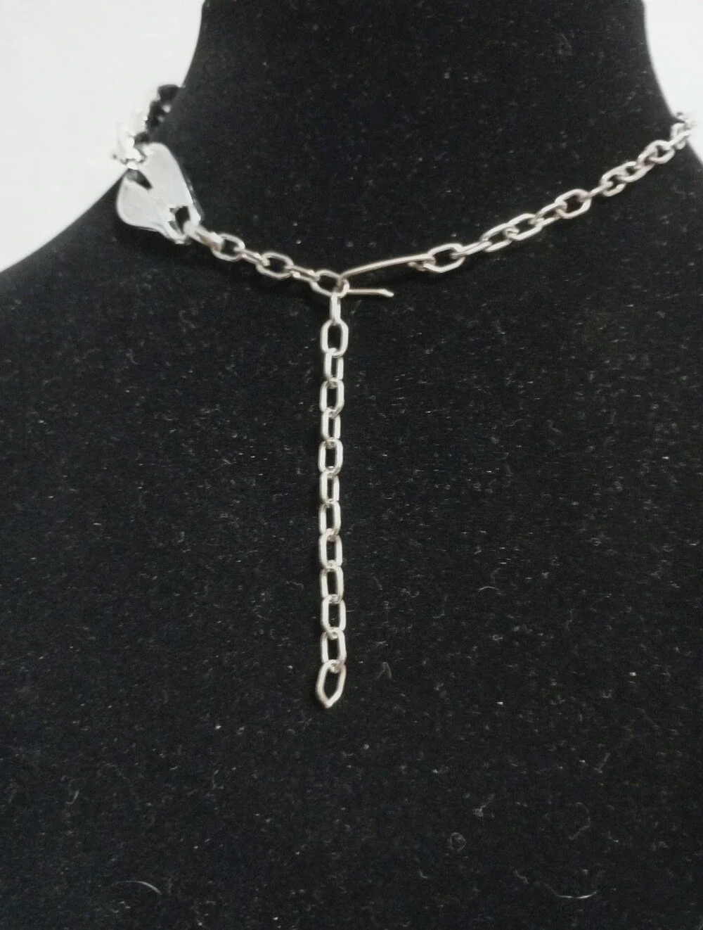 Vintage Silver Toned Leaf Choker Necklace